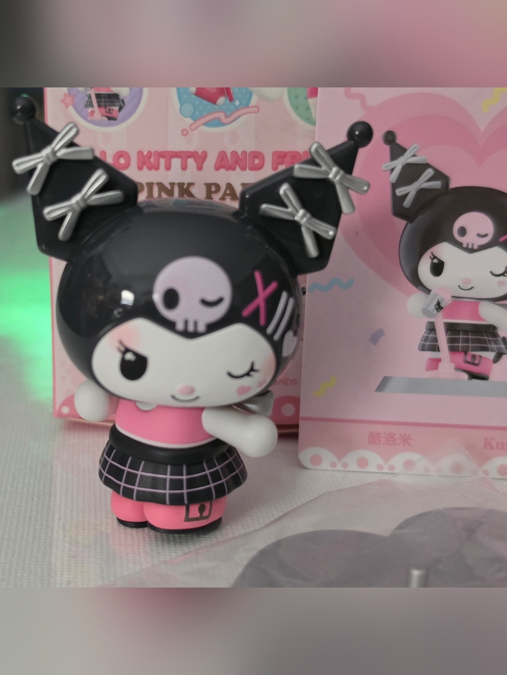 Hello Kitty And Friends Pink Party Series Figures  "Kuromi" - Picture 5 of 15